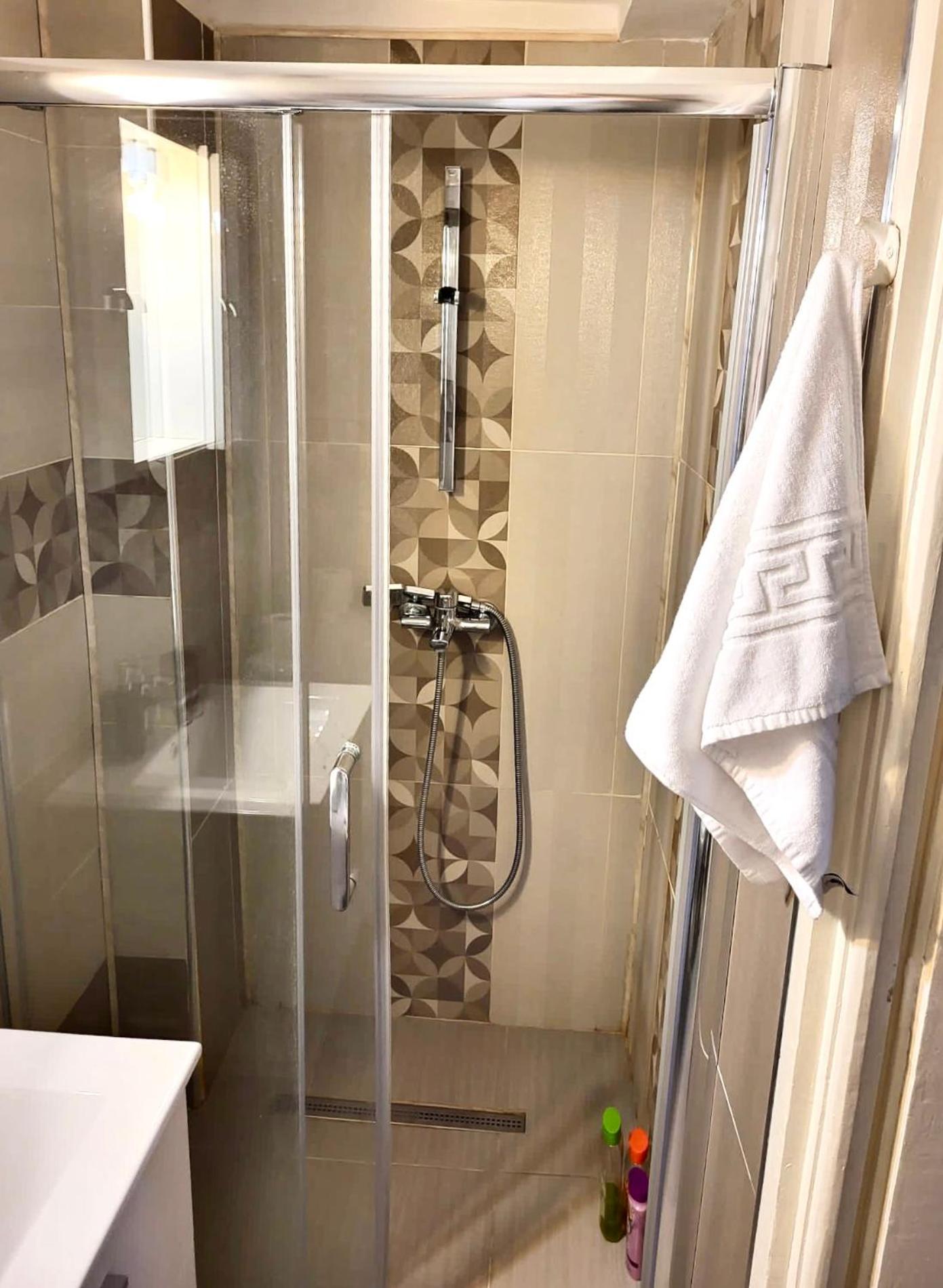 Central Park Hollywood Apartment Bucureşti Ngoại thất bức ảnh